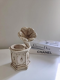 Vintage Fildişi Eskitme Gramofon Saksı & Dekoratif Obje